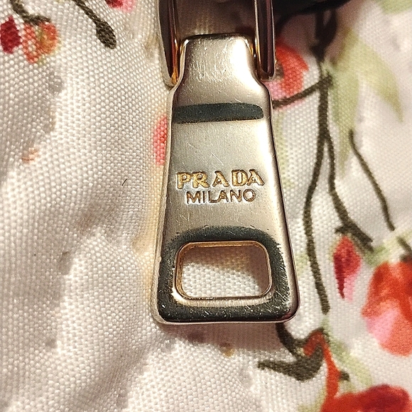 Authentic Prada Bow Clutch Bag, Very Good Vintage Condition - Picture 14 of 15